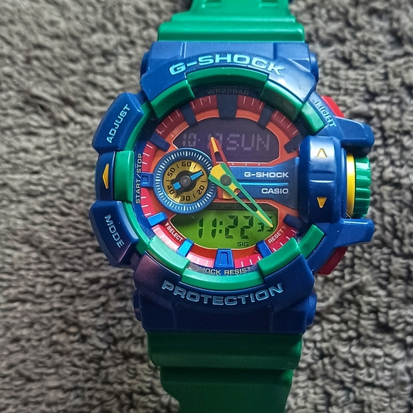 美品】カシオ G-SHOCK ハイパーカラーズGA-400-2AJF 腕時計